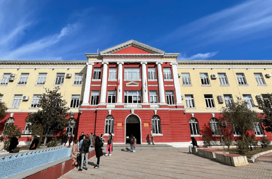 Instat: Shqipëria humbet mbi 6,700 nxënës në një vit